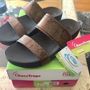 New bare trap wonder foam sandal